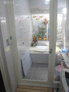 新宿区A様邸浴室ドア改修工事